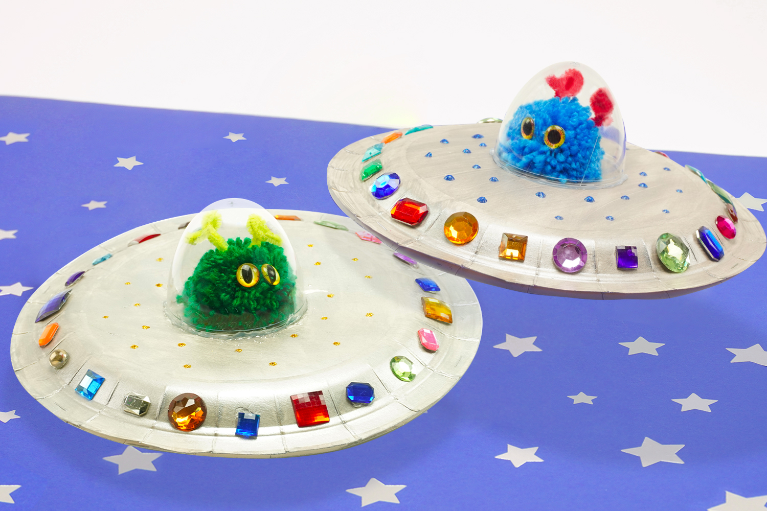 Platillo volador con un plato