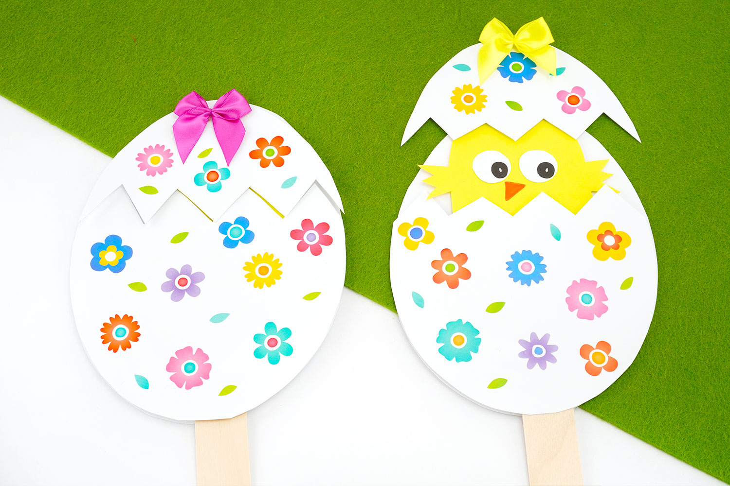 Pollito que sale de su cáscara