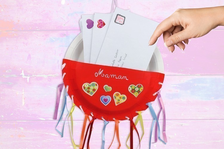 Mail Holder with Paper Plates