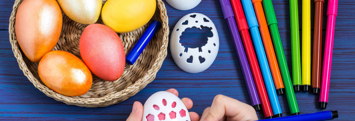 I Decorate My Eggs with Stencils - 1 - 10doigts.com