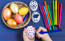 Decoro mis huevos con plantillas. - Actividades de Pascua - 10doigts.fr