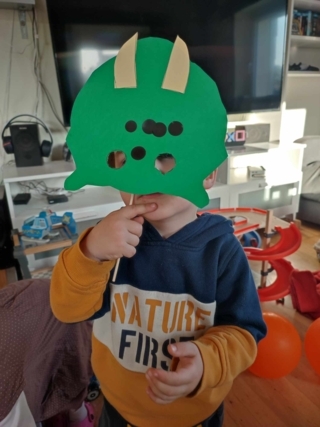 Masque et pattes de dino ! - 10doigts.fr