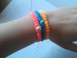 Shamballa en Scoubidous - Perles, bracelets, colliers - 10doigts.fr