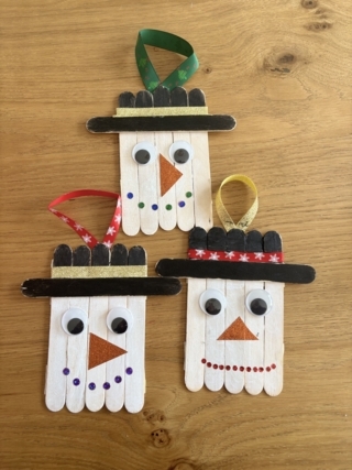 Bonhommes de neige avec bâtonnet - 10doigts.fr