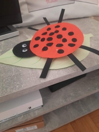 Coccinelles en papier - Vernis collage papiers, serviettes - 10doigts.fr