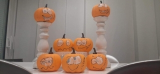 Grande citrouille en polystyrène ( 2 parties emboitables à coller) - Créations d'enfant - 10doigts.fr