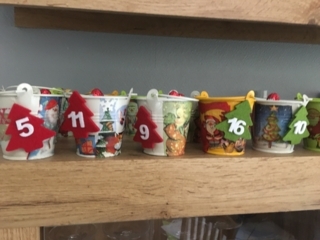 Calendrier d Advent - Vernis collage papiers, serviettes - 10doigts.fr