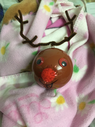 boule à suspendre : le renne - Créations d'enfant - 10doigts.fr