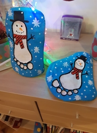 Création de bonhomme de neige en pâte a sel avec le pied de ma fille Léane 4 ans - Pâques, Noël - 10doigts.fr