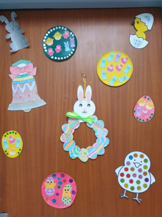 Décorer sa porte d'entrée â Pâques - Gommettes - 10doigts.fr