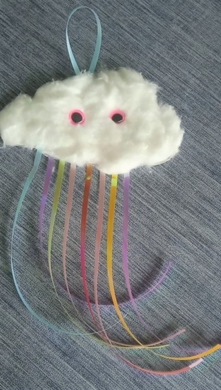 Atelier créatif petit nuage Arc en ciel - Créations d'enfant - 10doigts.fr