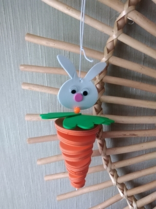 Suspension lapin carotte - Caoutchouc souple - 10doigts.fr