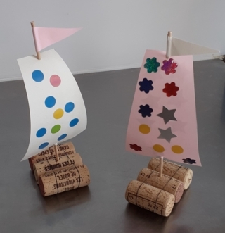 Voilier avec bouchons en liège - 10doigts.fr