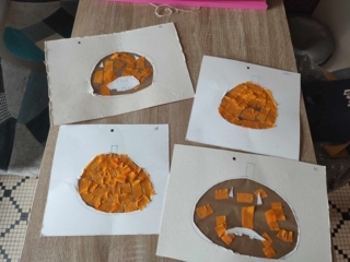 Citrouilles en papier crépon. - 10doigts.fr