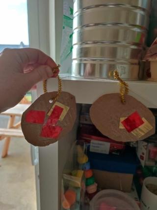 Boules de Noel brillantes - 10doigts.fr