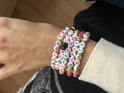 Bracelet perle lettre et Heishi - 10doigts.fr