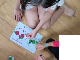 Tri des pommes de couleurs - 10doigts.fr