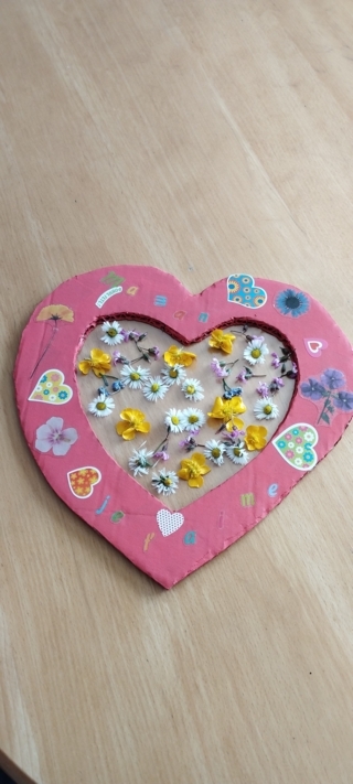 Coeur avec fleurs des champs. - 10doigts.fr