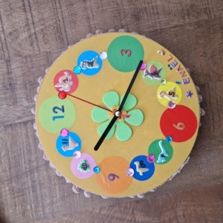 Horloge Dino - 10doigts.fr