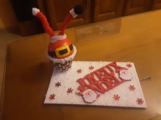 Père Noël coincé dans la cheminée - 10doigts.fr