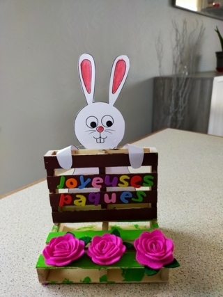 Lapin de Pâques et jardinière de fleurs - 10doigts.fr