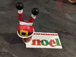 Le père Noël coincé dans la cheminée - 10doigts.fr