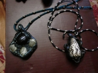 Colliers noirs - Fimo, Cernit - 10doigts.fr