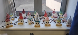 Bonhomme de neige en gobelets - 10doigts.fr