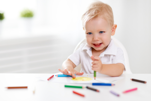 Dibujo 1er edad - Actividades para niños menores de 3 años - 10doigts.fr