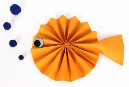 Paper Fish - 0 - Animal Crafts: Our Creative Ideas for Children - 10doigts.com - Animal Crafts: Our Creative Ideas for Children - 10doigts.fr