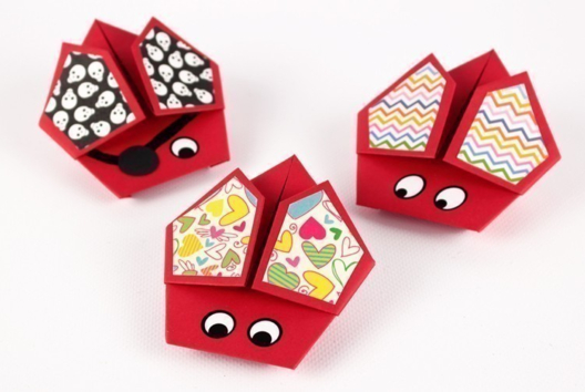 Origami Ladybirds - 0 - Craft Activities for All Ages: Gluing and Folding - 10doigts.com - Craft Activities for All Ages: Gluing and Folding - 10doigts.fr