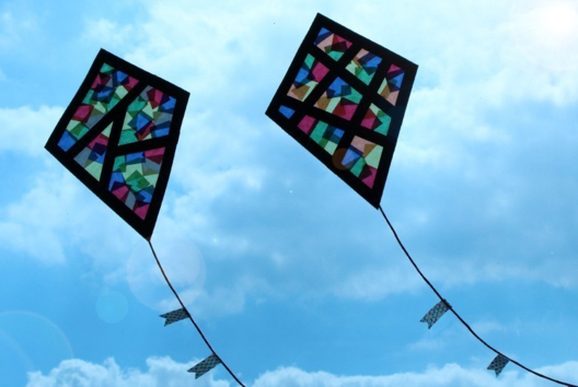 Stained Glass Kite - 2 - Handicrafts for Making Mobiles and Dreamcatchers - 10doigts.com - Handicrafts for Making Mobiles and Dreamcatchers - 10doigts.fr - 2