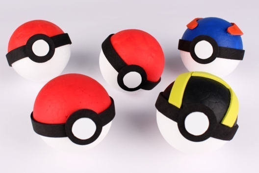 Fabricar una Pokéball - Actividades manuales alrededor de los juegos para divertirse con juegos hechos a mano - 10doigts.fr