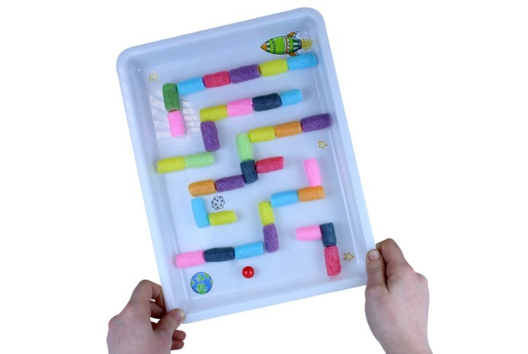 Laberinto de bola - Actividades manuales alrededor de los juegos para divertirse con juegos hechos a mano - 10doigts.fr