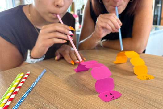 Actividad Niños Carrera limpiapipas papel - Actividades manuales alrededor de los juegos para divertirse con juegos hechos a mano - 10doigts.fr - 2