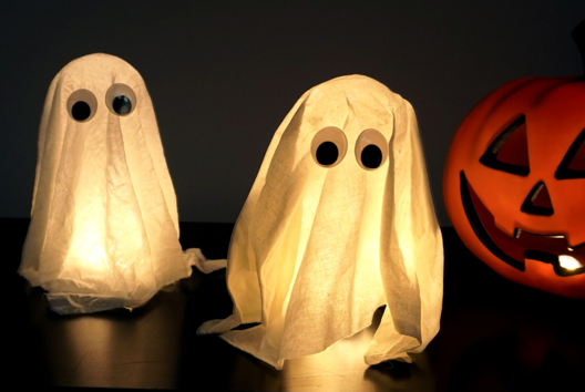 Glow-in-the-Dark Ghosts with Fabric - 3 - Halloween Crafts - 10doigts.com - Halloween Crafts - 10doigts.fr - 2
