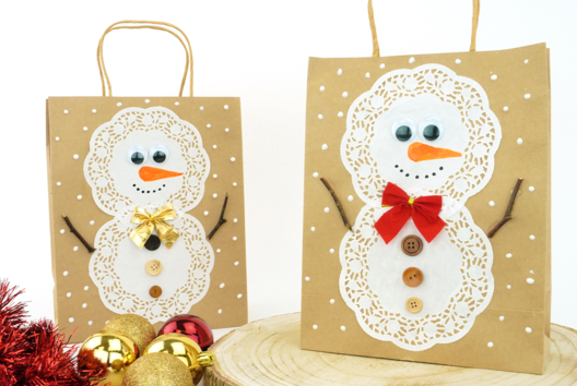 Snowman Gift Bag for Christmas - 1 - Creative Gift Wrapping Crafts for Christmas - 10doigts.com - Creative Gift Wrapping Crafts for Christmas - 10doigts.fr