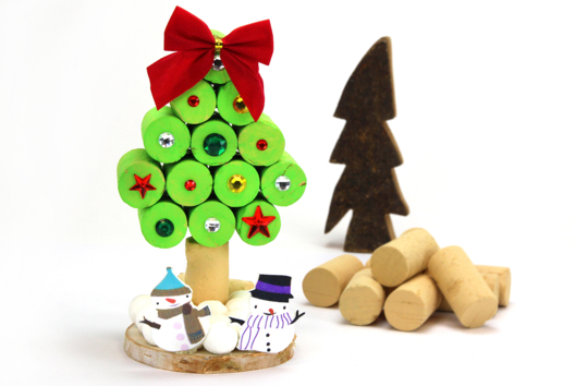 Christmas Tree with Corks - 1 - Christmas Crafts - 10doigts.com - Christmas Crafts - 10doigts.fr