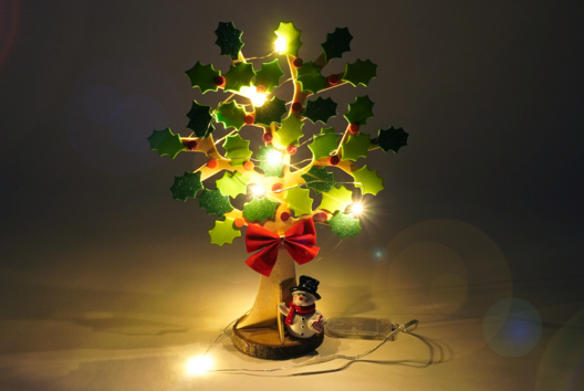 árbol de Navidad luminoso DIY - Actividades manuales bricolajes de Navidad - 10doigts.fr - 2
