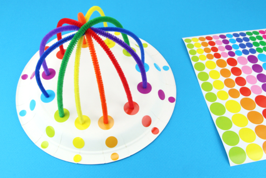 arco iris aprender color plato limpiapipas - Actividades manuales para aprender los colores - 10doigts.fr