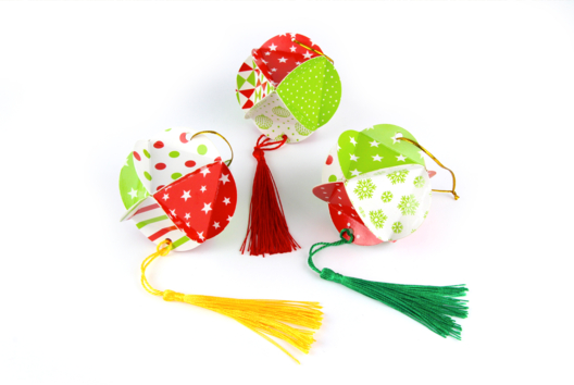 bolas de Navidad en papel de árbol - Actividades manuales de Navidad - 10doigts.fr