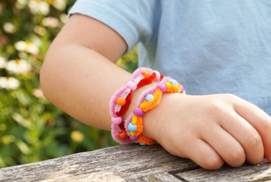 chenille-wire-bracelet - Summer Crafts - 10doigts.fr
