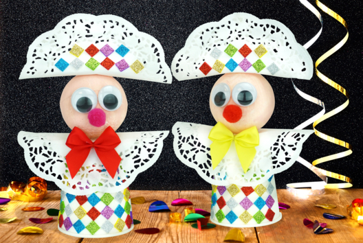 Harlequin with Paper Doilies - 1 - Carnival, Mardi Gras Crafts - 10doigts.com - Carnival, Mardi Gras Crafts - 10doigts.fr