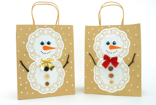 Snowman Gift Bag for Christmas - 2 - Creative Gift Wrapping Crafts for Christmas - 10doigts.com - Creative Gift Wrapping Crafts for Christmas - 10doigts.fr - 2