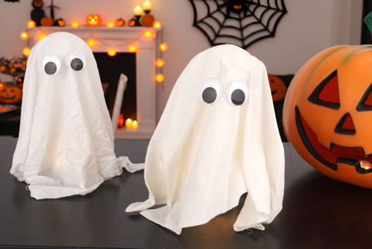Glow-in-the-Dark Ghosts with Fabric - 1 - Halloween Crafts - 10doigts.com - Halloween Crafts - 10doigts.fr