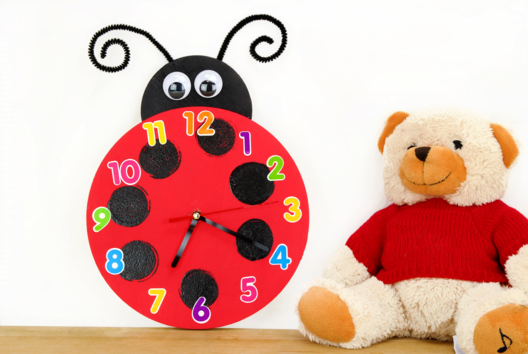 Ladybug Clock - 1 - Kids Crafts Activities - 10doigts.com - Handicrafts Activities - 10doigts.fr