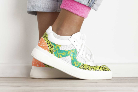 Customize Sneakers with Glue Varnish! - 1 - Craft activities with glue and varnish - 10doigts.com - Craft Activities with Varnish Collage: Decorate and Personalize Your Objects - 10doigts.fr