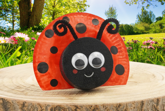 Ladybug with a Paper Plate - 1 - Animal Crafts: Our Creative Ideas for Children - 10doigts.com - Animal Crafts: Our Creative Ideas for Children - 10doigts.fr