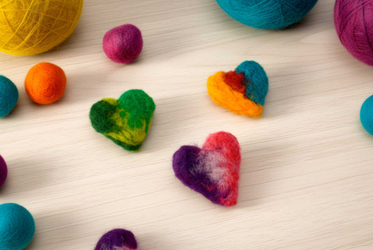 Felted Wool Heart Brooch - 2 - Handicrafts for Creating Your Jewelry - 10doigts.com - Handicrafts for Creating Your Jewelry - 10doigts.fr - 2