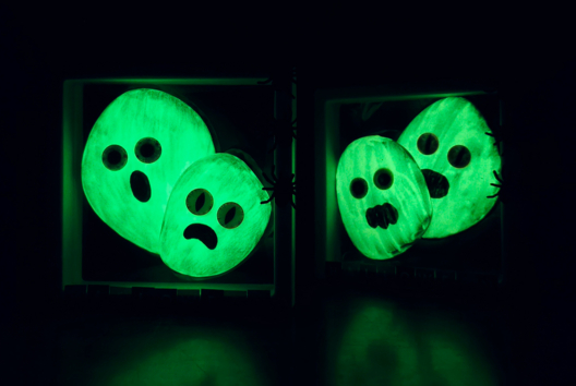 fantasmas fosforescentes DIY - Actividades manuales Halloween - 10doigts.fr - 2